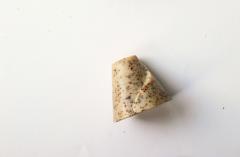 Savon exfoliant visage bio La Maisonette – éclat naturel avec poudre de noyau / La Maisonette scrubzeep voor gezicht – biologisch met abrikozenpit / La Maisonette organic facial scrub soap – with apricot kernel powder