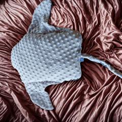 Matelas cocon bébé ultra moelleux – Côté gris clair, parfait pour parc, cododo ou moment tendresse / Baby cocon matras – Lichtgrijze kant, ideaal voor park of cosleeper / Ultra-soft cuddle mat – Light grey side for crib, naps and snuggles