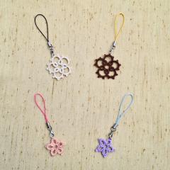 Créations en frivolité faites main – bijoux légers, poétiques et 100% artisanaux à découvrir / Handgemaakte frivolité miniaturen – lichte en poëtische accessoires / Handmade tatting miniatures – poetic, lightweight and 100% artisanal accessories