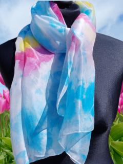 Foulard en soie rose et bleu peinte à la main – création locale signée Selkis, cadeau délicat / Roze-blauwe handgeschilderde zijden sjaal – fijne lokale creatie van Selkis / Hand-painted pink and blue silk scarf by Selkis – delicate local gift