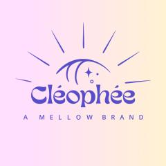 Logo officiel de Cléophée – A Mellow Brand, artisan belge spécialisé dans les créations textiles faites main, univers doux, poétique et slow living dédié à la décoration et aux cadeaux artisanaux sur wimzzi.com / Officieel logo van Cléophée – A Mellow Brand, Belgische artisan gespecialiseerd in handgemaakte textielcreaties, zachte poëtische slow living wereld rond decoratie en cadeaus op wimzzi.com / Official logo of Cléophée – A Mellow Brand, Belgian artisan specialized in handmade textile creations, soft poetic slow living universe focused on home decor and artisan gifts on wimzzi.com