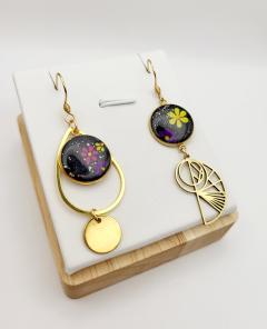 Boucles noires géométriques et fleuries – mix design et poésie, cadeau d’exception / Zwarte geometrische en bloemige oorbellen – design en poëzie gemengd, bijzonder geschenk / Geometric black and floral earrings – poetic and stylish, special handmade gift. Wimzzi