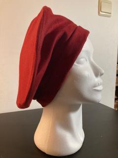 Béret Cerise rouge profond – pièce artisanale vibrante pour look audacieux à la française / Dieprode Cerise baret – ambachtelijk en gedurfd Frans accessoire / Deep red Cerise beret – vibrant handmade piece for a bold French look