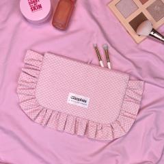 Pochette Manon rose par Cléophée – trousse artisanale en tissu upcyclé, cadeau éthique, doux et local / Roze Manon pouch van Cléophée – handgemaakt in gerecycleerde stof, ethisch en lokaal geschenkidee / Pink Manon pouch by Cléophée – handmade in upcycled fabric, ethical and local gift idea