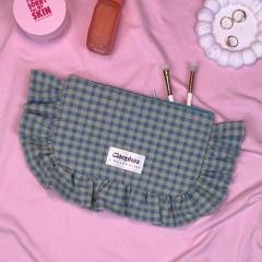 Photo de l'article Pochette Manon vichy vert – Élégante, faite main en Belgique avec volant raffiné