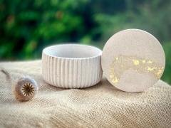 Boîte décorative artisanale avec couvercle doré – rangement chic pour bijoux ou petits objets / Decoratieve doos met gouden deksel – ideaal voor sieraden of kleine spullen / Chic handmade box with golden lid – ideal to store jewelry & tiny treasures