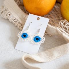 Boucles d’oreilles yeux en dentelle – bijou fun, original et fabriqué en Belgique / Oorbellen in kant met oogjes – grappig en handgemaakt / Eye lace earrings – quirky, handmade, made in Belgium