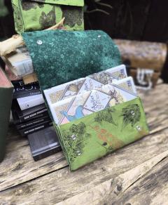 Picture of the product Green book/manga pouch – Handmade pouch in recycled fabric with botanical print, perfect for protecting your books, manga and notebooks