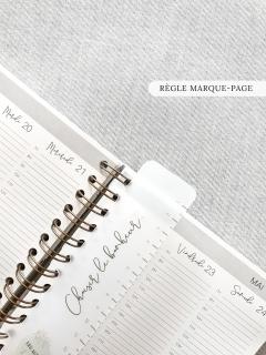 Règle marque-page fonctionnelle et élégante, idéale pour accompagner vos carnets et planners responsables / Multifunctionele bladwijzer en liniaal, perfect bij duurzame papeterie / Functional and aesthetic ruler bookmark, perfect match for eco-friendly notebooks and planners