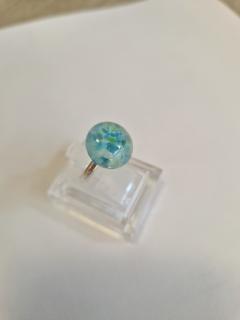 Bague vitrail vert d’eau artisanale – élégance, poésie et lumière à votre doigt / Lichtgroene glaze. Celina