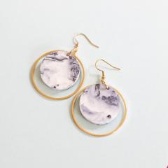 Boucles d’oreilles marbre upcyclé – idée cadeau éthique et stylée / Oorbellen van gerecycleerd plastic met marmerlook – stijlvol & duurzaam cadeau / Recycled plastic marble earrings – stylish and sustainable gift idea