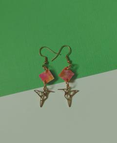 Photo de l'article Boucles d'oreilles - carré rose & jaune- plastique recyclé