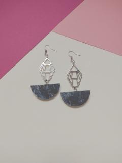 Photo de l'article Boucles d'oreilles - marbre noir - plastique recyclé