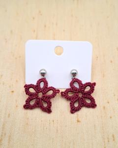 Photo de l'article Puce d’oreille fleur en dentelle – Rouge grenat