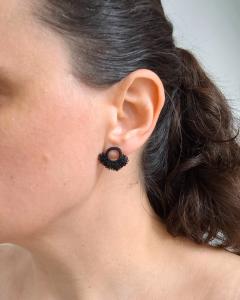 Photo de l'article Puce d’oreille ronde en dentelle – Noir