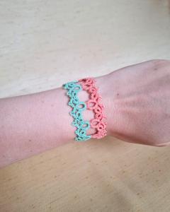 Photo de l'article Saumon & vert rizière (M) – Bracelet en dentelle motif ajouré