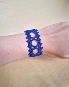 Picture of the product Sèvres blue (M) – Lace bracelet with openwork pattern
