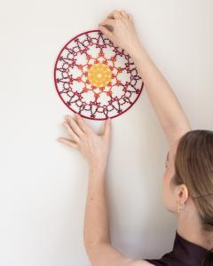 Photo de l'article Mandala mural - Jaune, orange et rouge (Ø 25 cm)