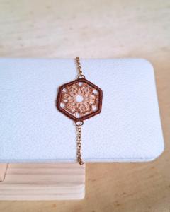Photo de l'article Marron – Bracelet en dentelle motif hexagone (M)
