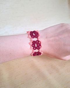Photo de l'article Bracelet motif floral - Saumon et rouge dahlia noir