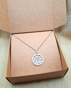 Picture of the product Lace necklace with round pendant - White