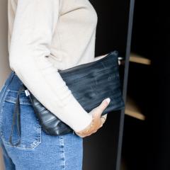 Pochette en chambre à air upcyclée – cadeau éthique et design belge / Clutch van autobinnenband – ideaal ecologisch geschenk / Upcycled clutch from inner tube – zero waste gift made in Belgium