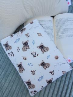 Pochette à motif chiens – format tablette, tissu blanc et amusant / Tablethoes met hondenmotief – wit en speels ontwerp / Dog pattern tablet pouch – white fabric, playful design