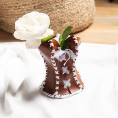 Mini corset décoratif en cuir véritable – objet de curiosité fait main par Epicuirienne – artisanat belge raffiné, parfait comme cadeau original et élégant / Mini decoratief korset in echt leder – handgemaakt door Epicuirienne – verfijnd Belgisch ambacht, ideaal als uniek geschenk / Mini leather corset decor – handmade artistic piece by Epicuirienne – unique Belgian creation, ideal gift idea