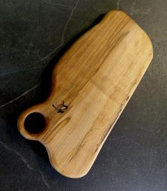 Planche apéro artisanale en bois de hêtre – création unique signée OROQ – façonnée à la main en Belgique – parfaite pour des moments gourmands – esthétique brute et durable / Handgemaakte aperoplank van lokaal beukenhout – uniek stuk van OROQ – artisanale Belgisch vakwerk / Handmade appetizer board in beech wood – crafted by OROQ in Belgium – perfect for slow food & stylish serving – discover it on wimzzi.com