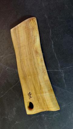 Planche “Ligne Claire” en bois massif – élégante et minimaliste – fabrication artisanale par OROQ – parfait équilibre entre forme et fonction / Strakke lijn plank van massief hout – minimalistisch Belgisch ontwerp door OROQ / Sleek handcrafted beechwood board by OROQ – minimal design with local essence – discover on wimzzi.com