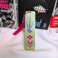 Photo de l'article Marque-page (signet) en bois avec "flochette" de couleur assortie - peint à la main en Dot Art