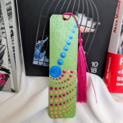 Photo de l'article Marque-page (signet) en bois avec "flochette" de couleur assortie - peint à la main en Dot Art