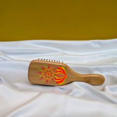 Photo de l'article Brosse à cheveux en bambou - Medium - Mandala & Dot Art - 100% peinte à la main