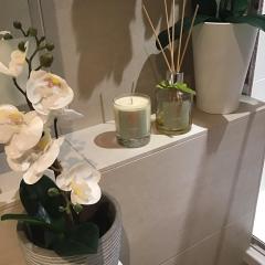 Bougie naturelle à la verveine – ALALELA – cire végétale, mèche coton, senteur fraîche & relaxante – fabriquée à la main avec soin en Belgique / Ambachtelijke verveine geurkaars – ALALELA – lokaal, natuurlijk, zacht / Verbena scented candle – by ALALELA – handmade, fresh & plant-based – perfect for cozy ambiance