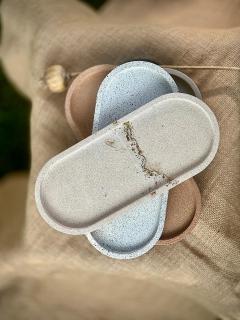 Plateau en Jesmonite orné d'une feuille d’or – Objet déco artisanal, chic et utile / Decoratief plateau in Jesmonite met bladgoud – Elegant en handgemaakt / Jesmonite decorative tray with gold leaf – Elegant handmade gift or display