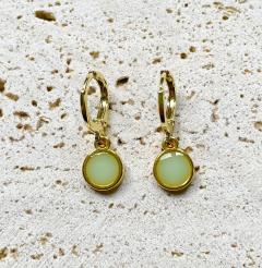 Boucles d’oreilles rondes vert menthe – Reflets lumineux en verre vitrail, pièce unique artisanale / Ronde muntgroene oorbellen – Lichtreflecterend glas-in-lood, uniek stuk / Mint green round earrings – Bright stained glass, unique handmade gift