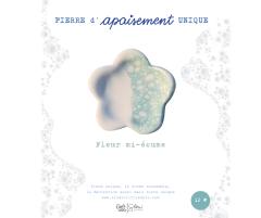 Pierre de centrage et de calme en demi-fleur turquoise – design artisanal unique pour ceux qui cherchent sérénité et ancrage dès septembre / Halve bloem ruststeen – handgemaakt en ideaal voor de herstart / Half-flower turquoise palm stone – handmade calming accessory for the school restart