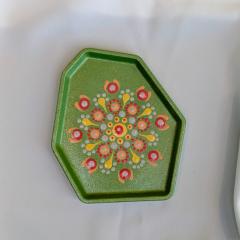 Plateau décoratif vert – Mandala peint main, vide-poches artisanal en Jesmonite / Groene decoratieve schaal – Handgeschilderd mandala, ambachtelijke Jesmonite opbergschotel / Green decorative tray – Hand-painted mandala, handmade Jesmonite catchall