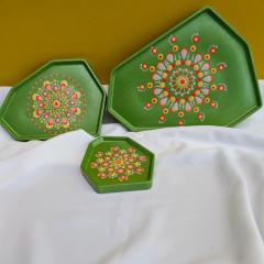 Foto van het artikel Asymmetrisch plateau / lege zak - Bundle S+M+L - Mandala & Dot Art - Uniek stuk in Jesmonite, 100% gegoten en handgeschilderd