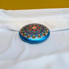 Photo de l'article Pierre méditative - Base Bleue - Mandala & Dot Art - Pièce unique en Jesmonite, 100% moulée et peinte à la main