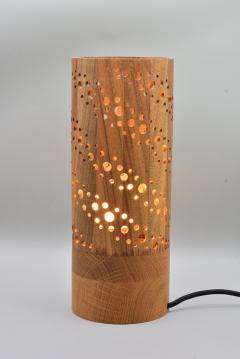 Photo de l'article Lampe à poser en bois de noyer – Design artisanal et chaleureux