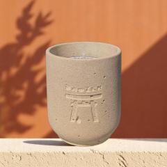 Photo de l'article Piment d'Espelette - 32h - Bougie parfumée - effet pierre couleur sable - Chaleur basque