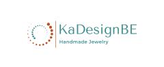 Logo officiel KaDesignBE, symbole d’une marque belge de bijoux faits main. Élégance, authenticité et inclusion au cœur de chaque création, à retrouver sur Wimzzi.com. Officieel logo van KaDesignBE, Belgisch merk dat vakmanschap, elegantie en diversiteit viert. Official logo of KaDesignBE, Belgian handmade jewelry brand celebrating craftsmanship, elegance, and inclusion – available on Wimzzi.com.