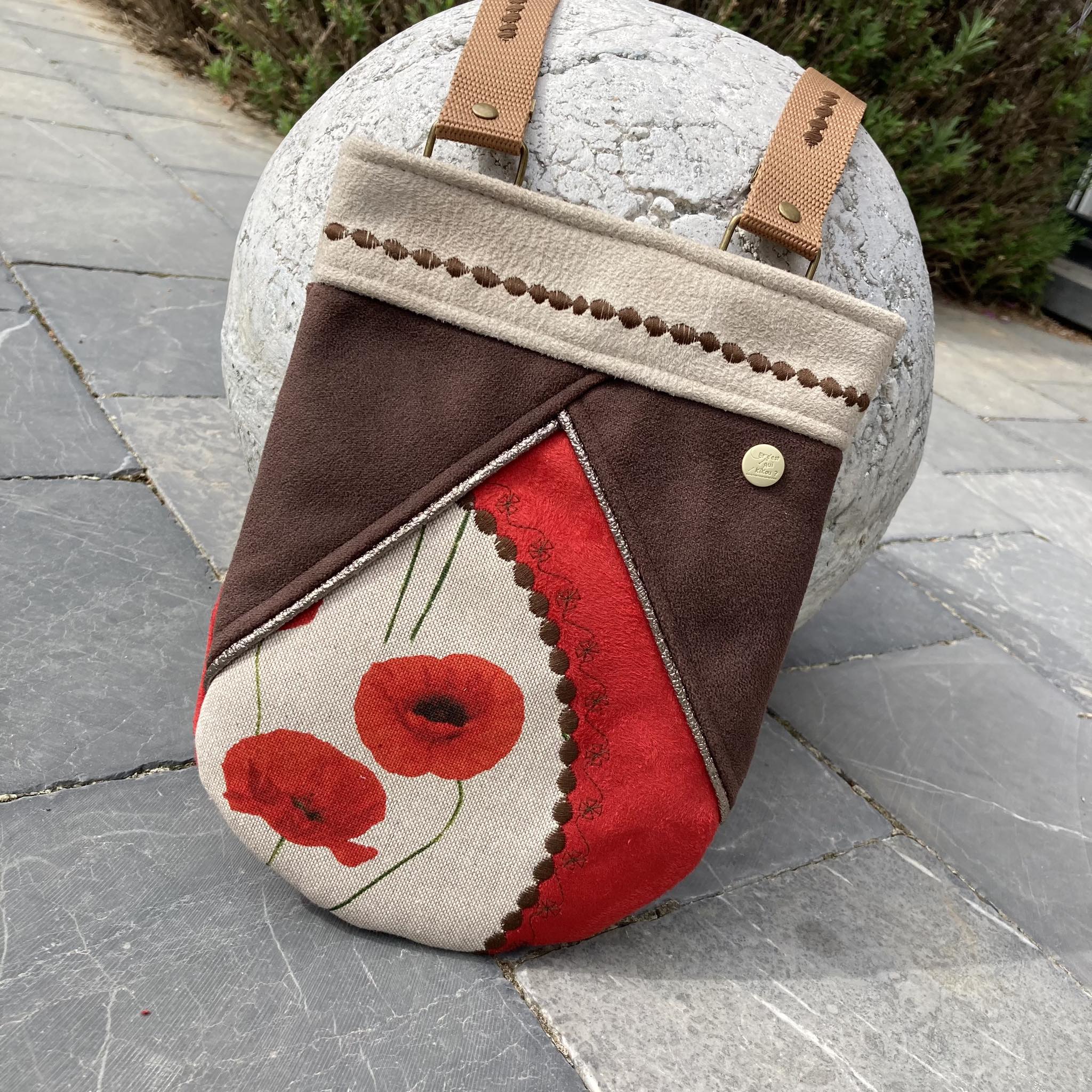 Sac Emy rouge et beige en tissu recyclé / Red and beige Emy pouch recycled fabric / Rood en beige Emy tasje gerecycled stof