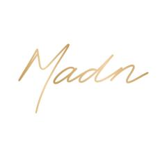 Logo Madn Tea, marque belge de thés et infusions artisanales. Symbole d’un savoir-faire raffiné, d’une passion pour le goût et le bien-être. Idéal pour découvrir ou offrir un moment de détente. / Logo van Madn Tea, Belgisch ambachtelijk theemerk – kwaliteit, creativiteit en rust – het perfecte geschenk voor theeliefhebbers. / Madn Tea logo, Belgian artisanal tea brand – refined taste, mindfulness and creativity – the perfect gift for tea lovers.