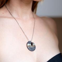 Photo de l'article Collier en porcelaine noire. Dégradé Magma - Honey Dew.