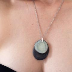 Photo de l'article Collier double cercle en porcelaine noire. Honey Dew et Magma noir.