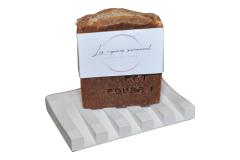 Savon artisanal pot pourri, posé sur porte-savon – cosmétique naturel belge / Ambachtelijke potpourri zeep op zeepbakje – natuurlijke Belgische verzorging / Handmade potpourri soap on soap dish – natural Belgian skincare