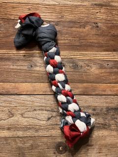 Jouet pour chien rouge en tissu recyclé, nœud solide fait main, cadeau durable pour chien / Rood hondenspeelgoed van gerecycleerde stof, handgemaakte knoop, duurzaam cadeau / Red dog toy made from recycled fabric, handmade knot, sustainable gift for dogs