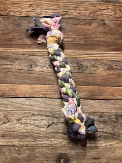 Jouet pour chien motif fleurs, nœud artisanal en tissu, accessoire doux et résistant pour chien / Hondenspeelgoed met bloemenmotief, handgemaakte stoffen knoop, zacht en stevig / Floral dog toy, handmade fabric knot, soft yet durable dog accessory